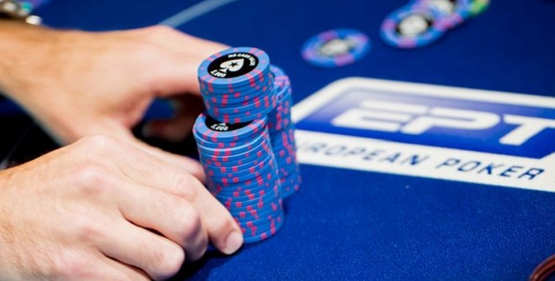 2 chiến thuật mà bạn nên biết là poker bluff và semi bluff