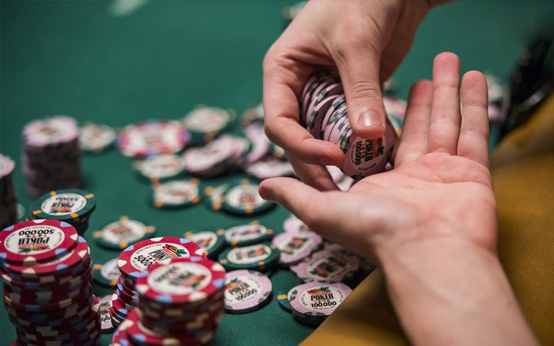 Những sai lầm mà người chơi thường mắc phải khi bluff trong poker
